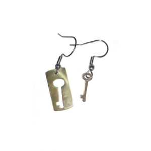 Σκουλαρίκια άσημη με χρυσά κλειδαριά και κλειδί - ασήμι, μικρά, ατσάλι, κρεμαστά, γάντζος