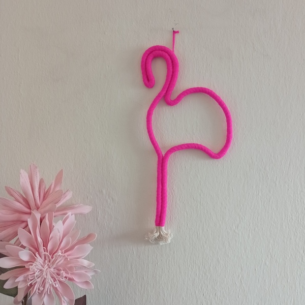 Μακραμέ διακοσμητικό τοίχου φούξια φλαμινγκο. Υψος 46 εκ. Μήκος 19,5 εκ. - μακραμέ, flamingos, διακοσμητικά, 100% βαμβακερό - 4