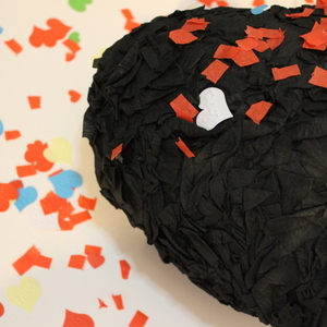 μαύρη καρδιά piñata 46x46x6 - χαρτί, διακοσμητικά - 2