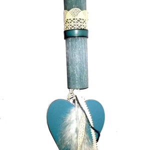 Γυναικεία αρωματική λαμπάδα ξυστή, σε μπλε χρώμα, με ξύλινη καρδιά, δαντέλες και φτερό, σε στρογγυλό σχήμα - κορίτσι, λαμπάδες