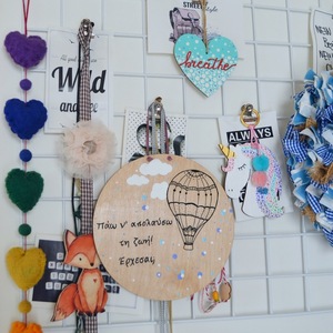 Στρογγυλό, ξύλινο πινακάκι διαμέτρου 17 εκ., ζωγραφισμένο στο χέρι με αερόστατο και με ένα όμορφο μήνυμα - κορίτσι, αγόρι, αερόστατο, παιδικοί πίνακες - 4