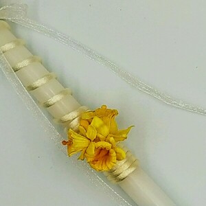 Χειροποίητο λευκό λαμπάδακι "Κρινάκια" - μήκος 36εκ - λουλούδια, λαμπάδες, για ενήλικες, για εφήβους - 3