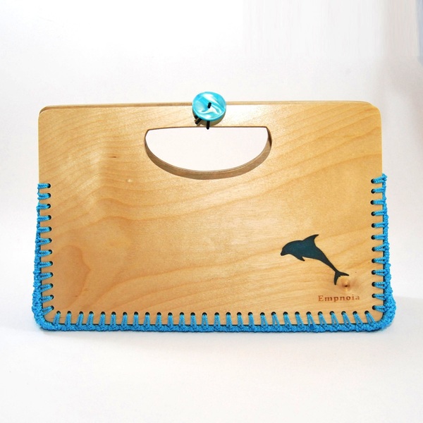 Ξύλινη τσάντα χειρός, με μπλε νήμα και δελφίνι από υγρό γυαλί - ξύλο, γυαλί, νήμα, χειρός, μικρές