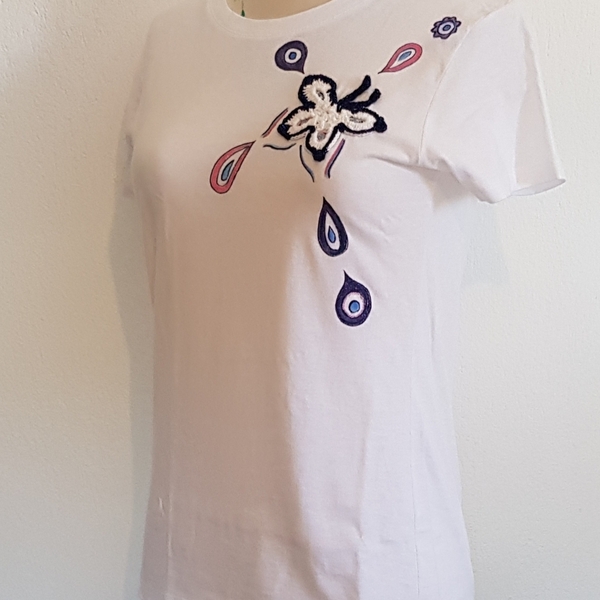 Πλεκτή χειροποίητη πεταλούδα, γυναικείο T-shirt, 100% βαμβάκι, λευκό M (Medium) με λεπτομέρειες ζωγραφισμένες στο χέρι - ζωγραφισμένα στο χέρι, t-shirt, χειροποίητα, 100% βαμβακερό - 3