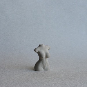 Διακοσμητικό γυναικείο σώμα με καμπύλες από τσιμέντο γκρι 9.5cm | Concrete Decor - τσιμέντο, διακοσμητικά