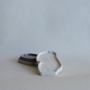 Διακοσμητικός Δίσκος από τσιμέντο Λευκό με Σχέδιο Γυναικείο Σώμα 15.5cm | Concrete Decor - τσιμέντο, πιατάκια & δίσκοι - 4