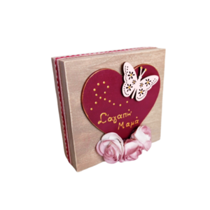 Επιτραπέζιο ξύλινο διακοσμητικό για τη γιορτή της μητέρας με ξύλινη Μπορντό καρδιά, ξύλινη πεταλούδα και λουλούδια 12*12*4 - ξύλο, δώρο, μαμά, διακοσμητικά