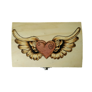 Ξύλινο μπαουλάκι με πυρογραφία καρδιά με φτερά 14x9cm - ξύλο, οργάνωση & αποθήκευση