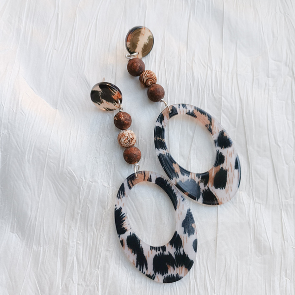 Μακρυά σκουλαρίκια με animal print - ημιπολύτιμες πέτρες, μακριά, plexi glass, κρεμαστά, μεγάλα - 3