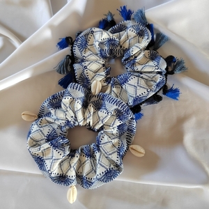 Χειροποιητο υφασμάτινο λαστιχάκι μαλλιών scrunchie κοκαλάκι μπλε με φουντες boho medium size 1τμχ - ύφασμα, με φούντες, δώρα για γυναίκες, λαστιχάκια μαλλιών - 3