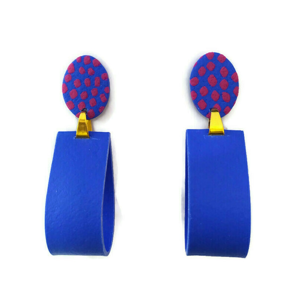 Polca dots - Μπλε σκουλαρίκια με φούξια πουά από πηλό με υφή δέρματος - πηλός, ατσάλι, μπρούντζος, κρεμαστά, καρφάκι