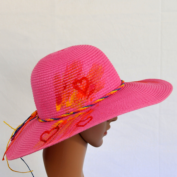 Ζωγραφισμένο στο χέρι ροζ γυναικείο καπέλο Καρδιές - γυναικεία, χειροποίητα, ψάθινα - 3