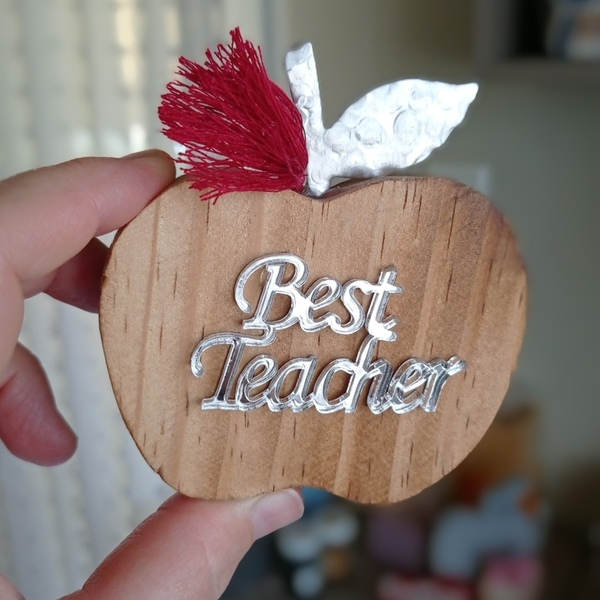 Ξύλινο μήλο διακοσμητικό δώρο για τη δασκάλα κόκκινη φούντα & plexiglass best teacher 8×7,5×2cm - ξύλο, πρωτότυπα δώρα, δώρα για δασκάλες - 3