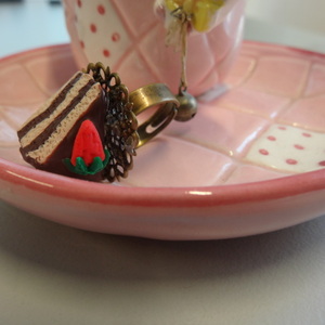 Φέτα τούρτας σοκολάτας με φράουλα/ δαχτυλίδι/ αυξομειούμενο/ μεσαίο/ πολυμερικός πηλός - πηλός, μεγάλα, αυξομειούμενα - 4