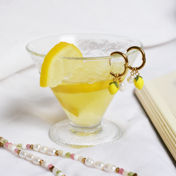 Pearl Lemon Hoops| Ατσάλινα επιχρυσωμένα κρικάκια με χειροποίητα λεμόνια & μαργαριτάρια (πηλός, ατσάλι) (16mm) - πηλός, κρίκοι, μικρά, ατσάλι - 2