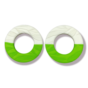 Ανάγλυφα statement studs κρίκοι από πολυμερικό πηλό σε λευκό και πράσινο colour block - ιδιαίτερο, μοντέρνο, πηλός, καρφωτά