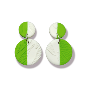 Ανάγλυφα κρεμαστά studs από πολυμερικό πηλό σε λευκό και πράσινο colour block - ιδιαίτερο, μοντέρνο, πηλός, κρεμαστά