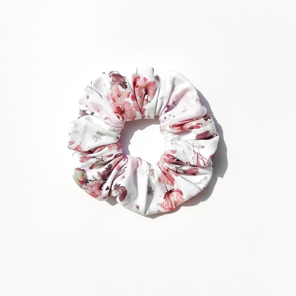 Χειροποίητο floral scrunchie από βαμβακερό ύφασμα - ύφασμα, λαστιχάκια μαλλιών