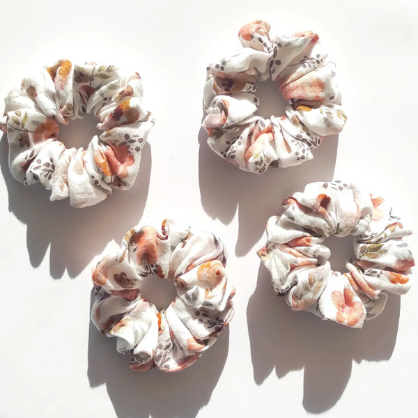 Χειροποίητο floral scrunchie από βαμβακερή μουσελίνα - ύφασμα, λαστιχάκια μαλλιών, 100% βαμβακερό - 4