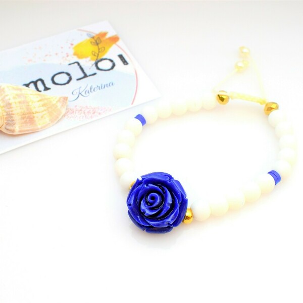 Βραχιόλι με μπλε τριαντάφυλλο και λευκές χάντρες - charms, πλαστικό, λουλούδι, χεριού, αυξομειούμενα - 2