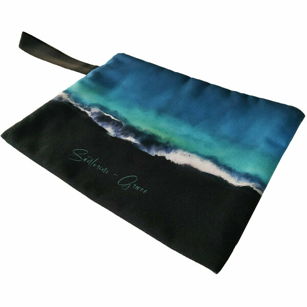 Τσάντα φάκελος χειρός από ύφασμα με εκτύπωση prints flat handbag 31X23 εκ "Black Sand Santorini" - ύφασμα, φάκελοι, μεγάλες, all day, χειρός