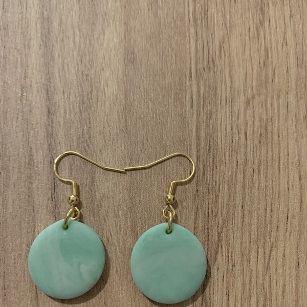 Κρεμαστά σκουλαρίκια σε πράσινο χρώμα, 4 cm - επιχρυσωμένα, πηλός, μικρά, ατσάλι, κρεμαστά - 2