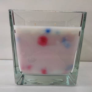 Κερί Χειροποίητο 750γρμ λευκό με κόκκινες και μπλέ κουκίδες άρωμα βανίλια σε γυάλινο τετράγωνο βάζο 12εκ χ12εκ - αρωματικά κεριά - 2