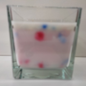 Κερί Χειροποίητο 750γρμ λευκό με κόκκινες και μπλέ κουκίδες άρωμα βανίλια σε γυάλινο τετράγωνο βάζο 12εκ χ12εκ - αρωματικά κεριά - 5