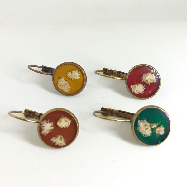 Bronze earrings with Gypsophila. - γυαλί, ορείχαλκος, λουλούδι, μικρά, κρεμαστά, με κλιπ