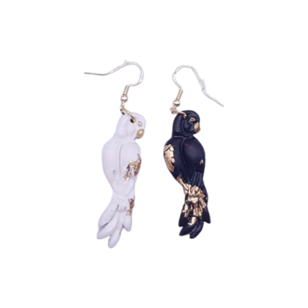 "Yin Yang Parrots" I Χειροποίητα μοντέρνα κρεμαστά σκουλαρίκια από πολυμερικό πηλό - 6,5 cm - χρώμα λευκό / μαύρο / χρυσό - ασήμι 925, πηλός, κρεμαστά, μεγάλα, γάντζος