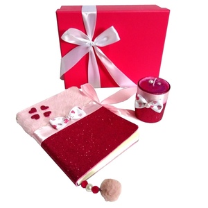 Σετ δώρου 3τμχ φούξια χάρτινο κουτί-σημειωματάριο-κερί 20×16×8cm - αρωματικά κεριά, σετ δώρου