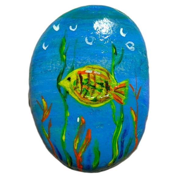 Κίτρινο ψάρι ζωγραφισμένο σε βότσαλο. Διαστάσεις 6*4.5 εκατοστά - πέτρα, ψάρι, θάλασσα, διακοσμητικές πέτρες - 4