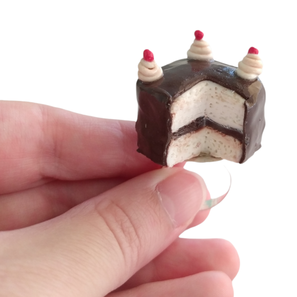 Δαχτυλίδι τούρτα βανίλια με ganache σοκολάτας με πολυμερικό πηλό / μεγάλο / μεταλλική βάση / αυξομειούμενο / Twice Treasured - πηλός, cute, γλυκά, αυξομειούμενα, kawaii - 2