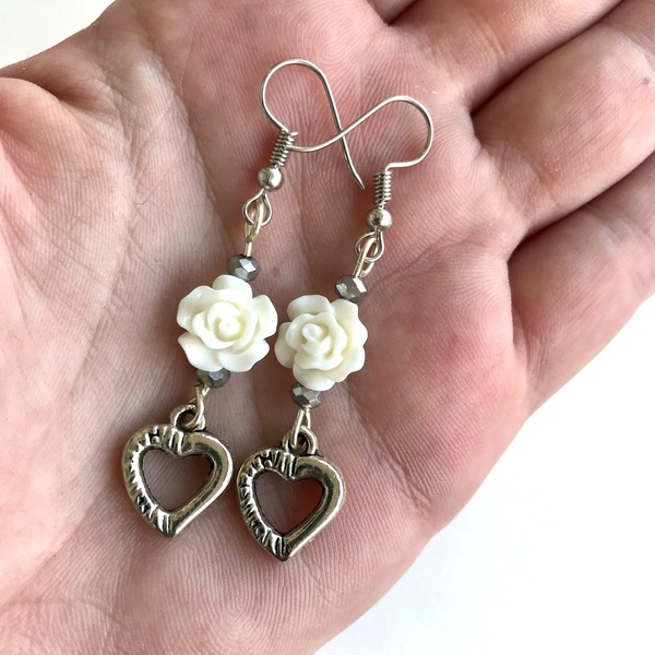 Σκουλαρίκια με άσπρο τριαντάφυλλο και καρδιά μεταλλική ασημί μέγεθος 55 χιλιοστά παιδικά - ορείχαλκος, καρδιά, τριαντάφυλλο, boho, γάντζος - 2