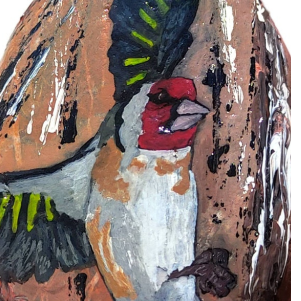 Καρδερίνα ζωγραφισμένη στο χέρι σε πέτρα. Διαστάσεις 8 εκ ύψος 6 πλάτος. - πέτρα, πίνακες & κάδρα, πουλάκια, διακοσμητικές πέτρες - 2