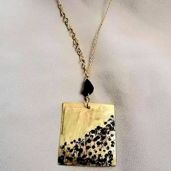 Κολιέ από ορείχαλκο, σε τετράγωνο σχήμα, σφυρίλατο ,μαύρο/χρυσό-μήκος 40εκ - ημιπολύτιμες πέτρες, ορείχαλκος, κοντά, ατσάλι - 2