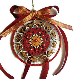 Στολίδι ξύλινο, διάτρητο, ζωγραφισμένο στο χέρι σε κόκκινο και χρυσό χρώμα - ξύλο, ζωγραφισμένα στο χέρι, χριστουγεννιάτικα δώρα, στολίδια