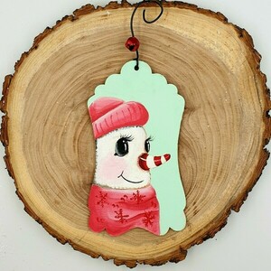 Χριστουγεννιάτικη ετικέτα ξύλινη vintage τιρκουάζ χιονάνθρωπος ,ζωγραφισμένη στο χέρι , 19χ10.5χ0.4cm - ξύλο, vintage, σπίτι, διακοσμητικά, δέντρο - 3