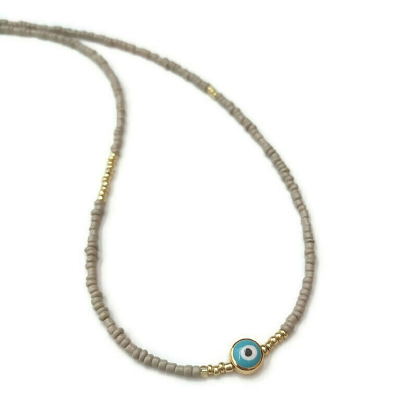 Κοντό κολιέ με γκρι μίνι χάντρες και επίχρυσο μάτι με γαλάζιο σμάλτο - μάτι, χάντρες, κοντά, seed beads