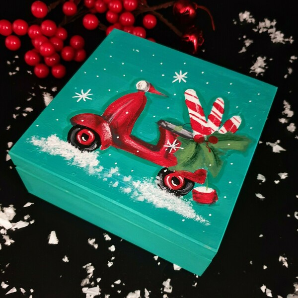 Χριστουγεννιατικο κουτί ξύλινο βέσπα κόκκινη 13x 13 - ξύλο, vintage, ζωγραφισμένα στο χέρι, διακοσμητικά - 2