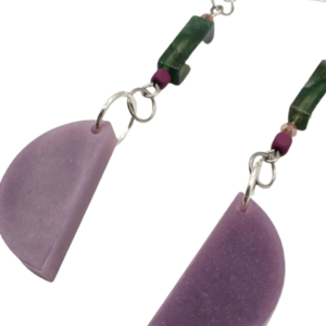 Green and purple boho earrings από υγρό γυαλί και ημιπολύτιμες χάντρες - πράσινο/μωβ - γυαλί, ατσάλι, boho, κρεμαστά