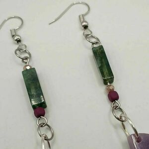 Green and purple boho earrings από υγρό γυαλί και ημιπολύτιμες χάντρες - πράσινο/μωβ - γυαλί, ατσάλι, boho, κρεμαστά - 5