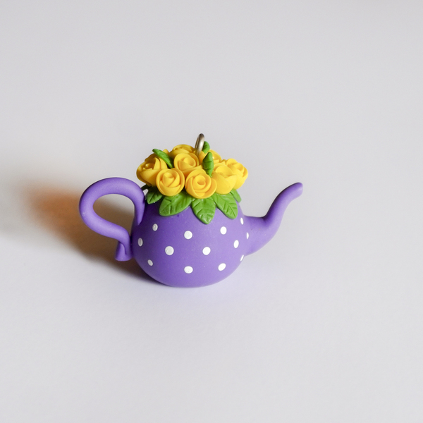 Μενταγιόν - τσαγιέρα μωβ με λουλούδια από πολυμερικό πηλό - πηλός, λουλούδι, ρετρό, μενταγιόν