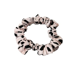 Χειροποίητο διπλό scrunchie για τα μαλλιά σε ροζ χρώμα με γκρι σχέδιο - ύφασμα, για τα μαλλιά, Black Friday, λαστιχάκια μαλλιών - 4