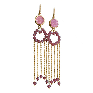 Μακριά σκουλαρίκια κρεμαστά πολυέλαιοι με ροζ ακατέργαστο αχάτη και χάντρες σε ροζ μωβ απόχρωση μήκος 13cm - μακριά, ατσάλι, κρεμαστά, γάντζος, πολυέλαιοι