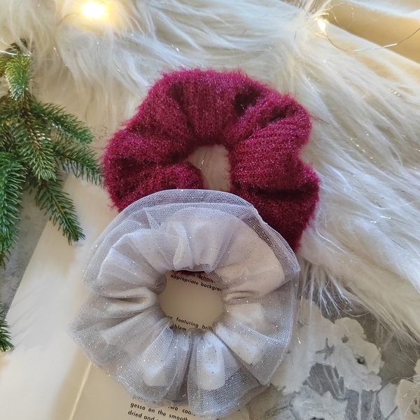 Σετ από δύο χειροποίητα υφασμάτινα scrunchies ένα μπορντό πλεκτό και ένα ασημένιο double layer 2τμχ medium size - ύφασμα, γυναικεία, χριστουγεννιάτικα δώρα, λαστιχάκια μαλλιών - 2