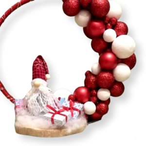 Χριστουγεννιάτικο ξύλινο διακοσμητικό με led φωτάκια/Άγιος Βασίλης με τα δώρα/Υλικά: Ξύλο, υφάσματα, μπάλες φελιζόλ, πολυεστερικό γέμισμα και μίνι χριστουγεννιάτικες μπάλες/Διαστάσεις: 23×23 εκ. - ξύλο, νονά, διακοσμητικά, άγιος βασίλης, μπάλες - 4