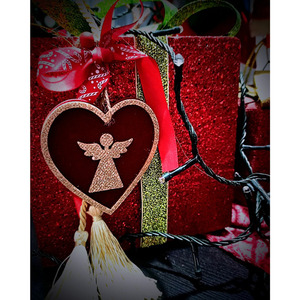 Χριστουγεννιάτικο κρεμαστό στολίδι - γούρι με καρδούλα και αγγελάκι. - ύφασμα, ξύλο, αγγελάκι, γούρια - 3