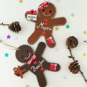 Σετ των δύο: ξύλινα στολίδια gingerbread ανθρωπάκια ύψους 10 εκ., ζωγραφισμένα στο χέρι με όνομα παιδιού - ξύλο, δώρα για παιδιά, στολίδια, προσωποποιημένα - 2
