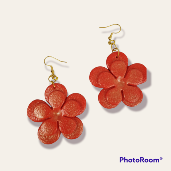 Red Flower• Σκουλαρίκια σε κόκκινο με χρυσό από πολυμερικό πηλό. Περίμετρος:5εκ - στρας, πηλός, λουλούδι, κρεμαστά, μεγάλα